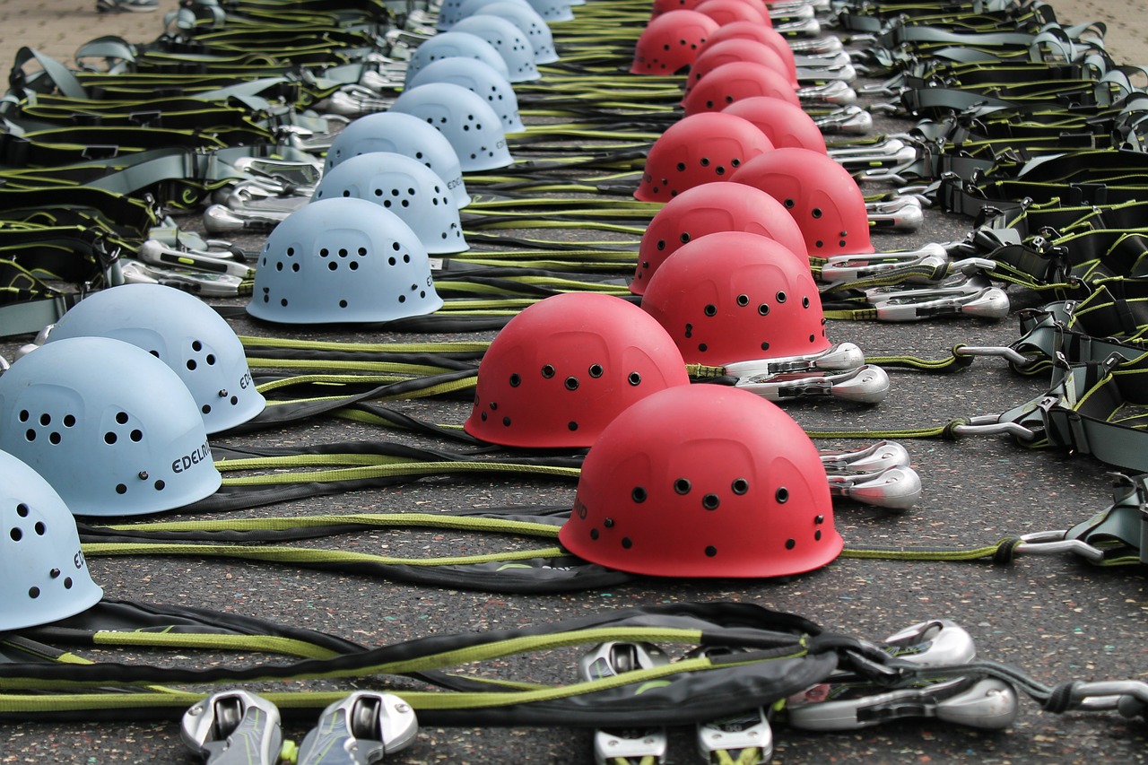 climbing-helmets-486644_1280
